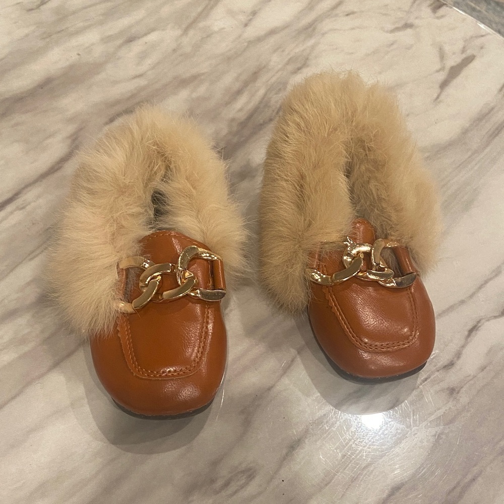 Cozy Tan genuine rabbit FUR Kids MOCCASIN with STUNNING Gold Chain ELASTIC STRAP